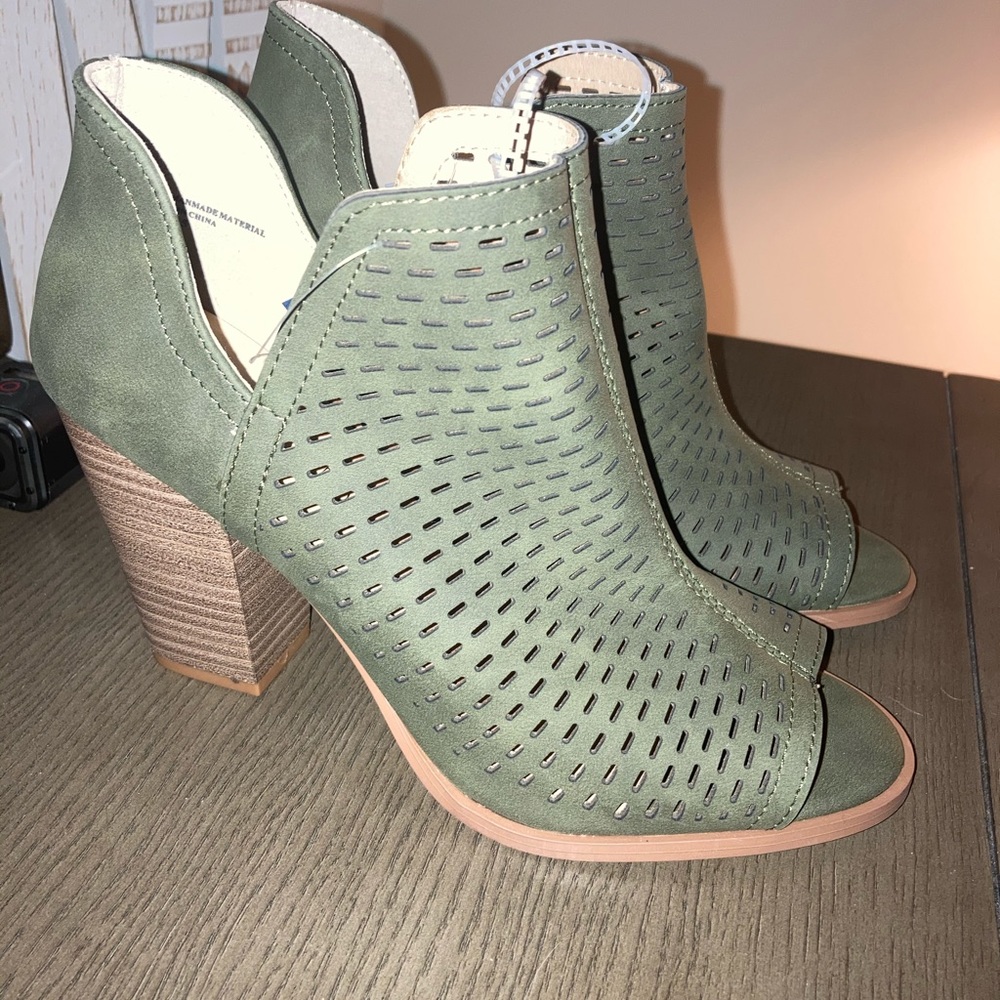 Open toe bootie